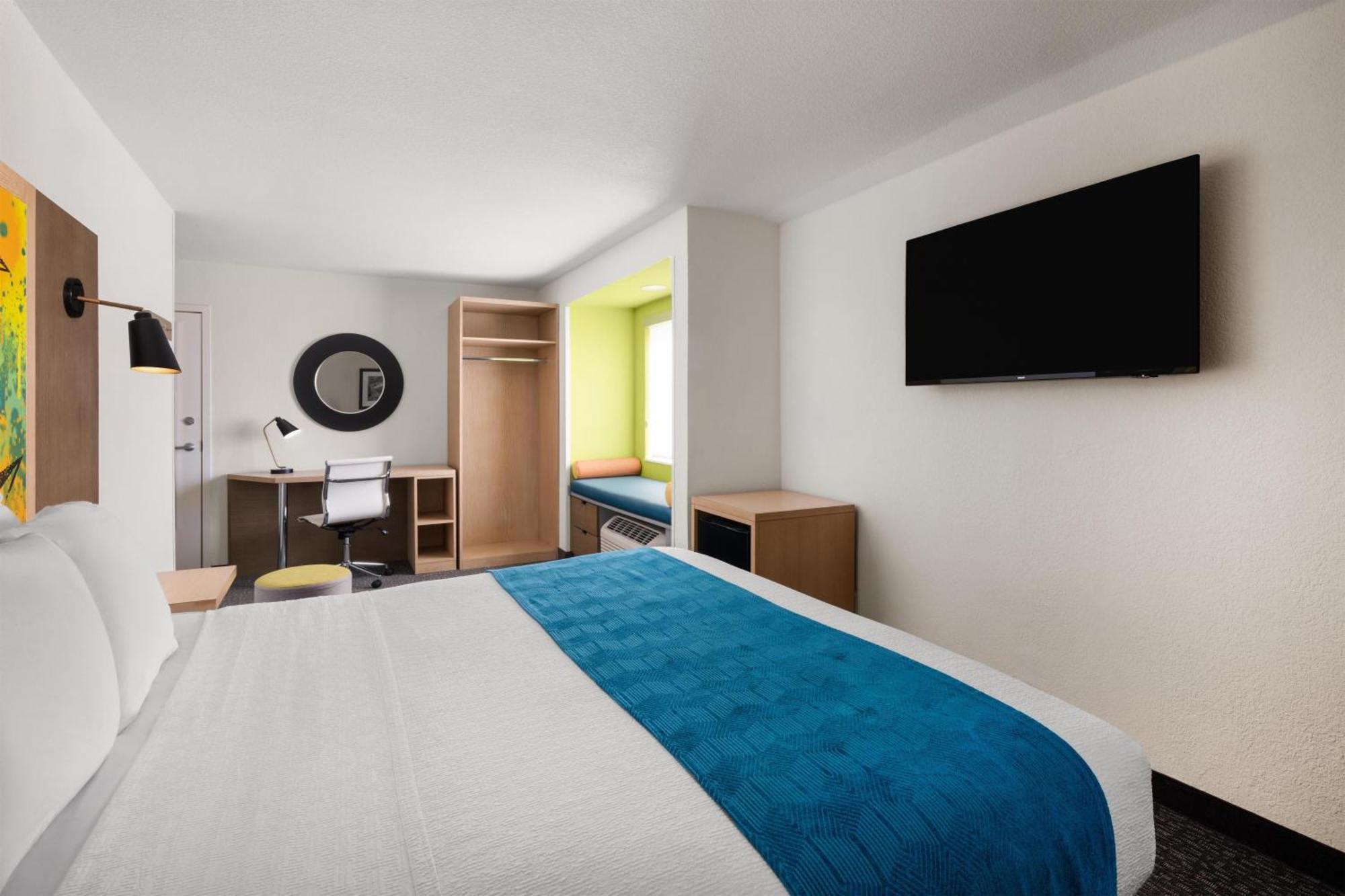Zimmer mit Kingsize-Bett